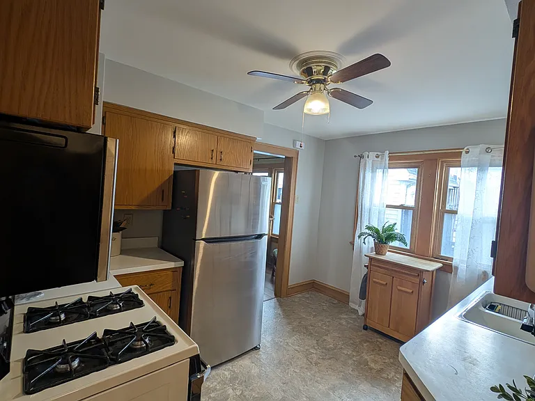 2408 Green St #1 — Photo 7