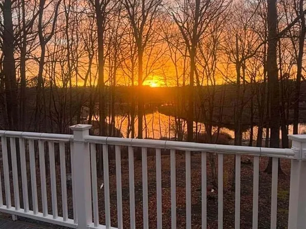 142 Northwynd Dr, Milford, PA 18337