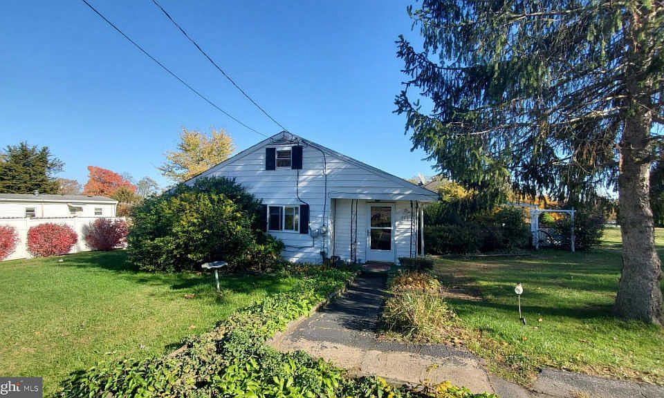 1767 Hilton Ave Dover Pa 17315 Zillow