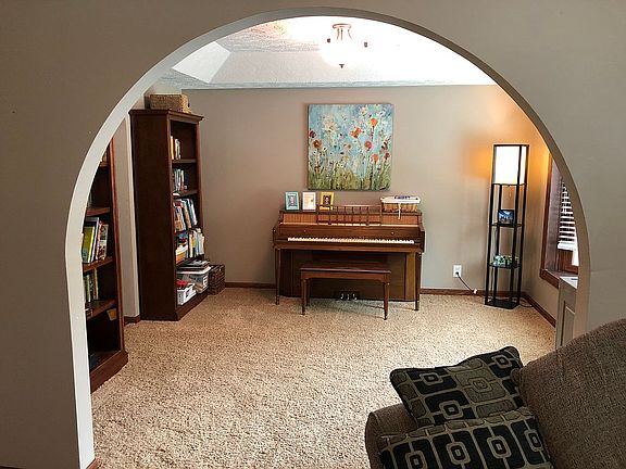 4th image of 1830 Oakdale Ave