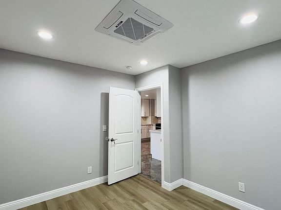 2nd image of 3248 Prospect Ave #1