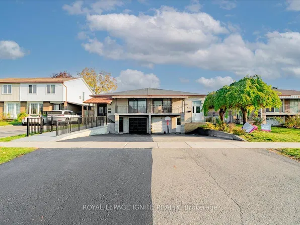3040 Morning Star Dr, Mississauga, ON L4T 1X2