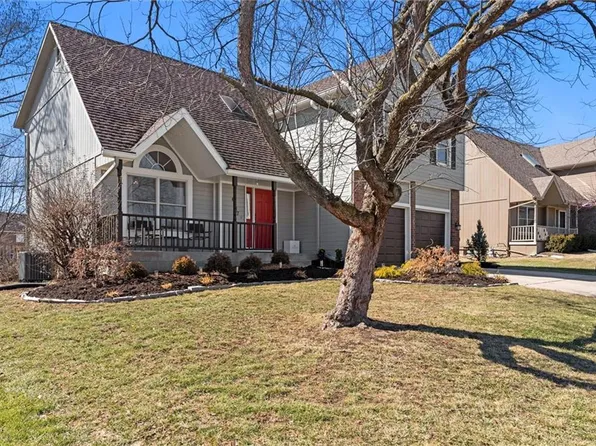6717 W 157th St, Overland Park, KS 66223