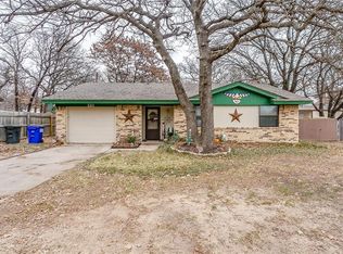 221 Gordon Dr, Azle, TX 76020