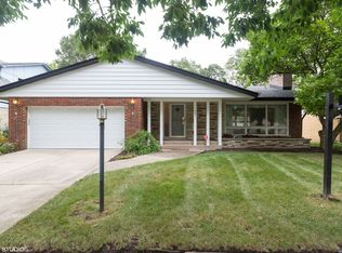 101 Stonegate Rd, La Grange Park, IL 60526