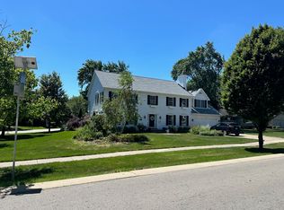57 Norfolk Ave, Clarendon Hills, IL