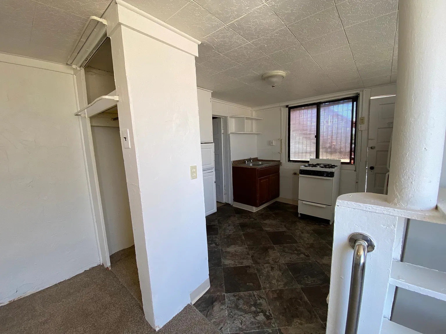 Studio, 300 sqft, $1,500 — Photo 3