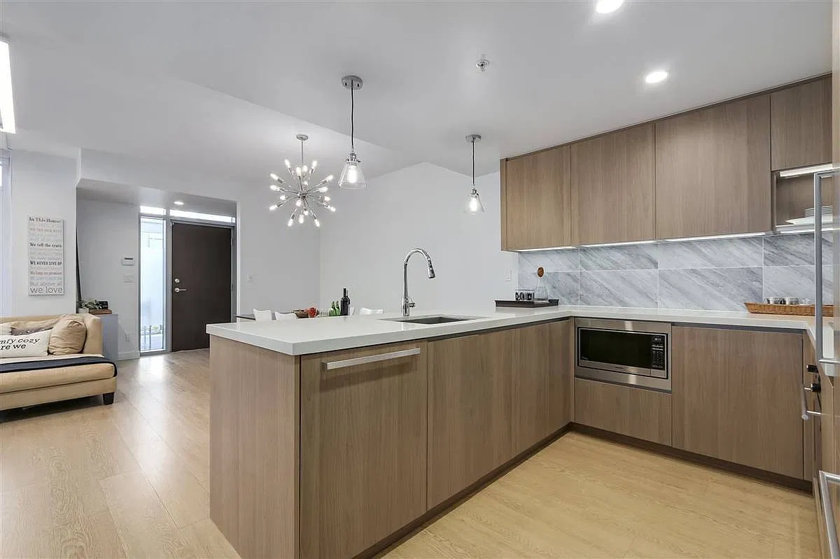 3 bed, 2.5 bath, 1566 sqft, $5,200 — Photo 3