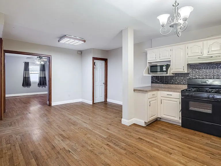 1202 S Alder St — Photo 10