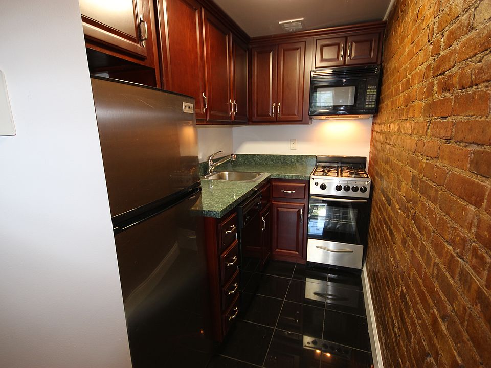 1st image of 165 W 73rd St
