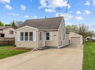 226 Gruenwald Ave, Neenah, WI 54956