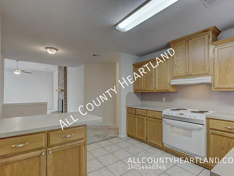 12412 SW 11th St — Photo 10