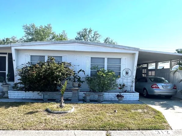 312 Molokai Dr #67, Bradenton, FL 34207