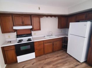 555 N Pearl St #B4, Stockton, IL 61085