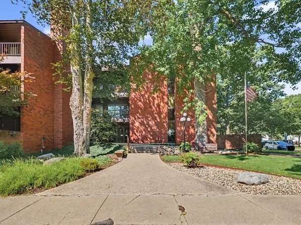 107 N Elm St APT 205, Champaign, IL 61820