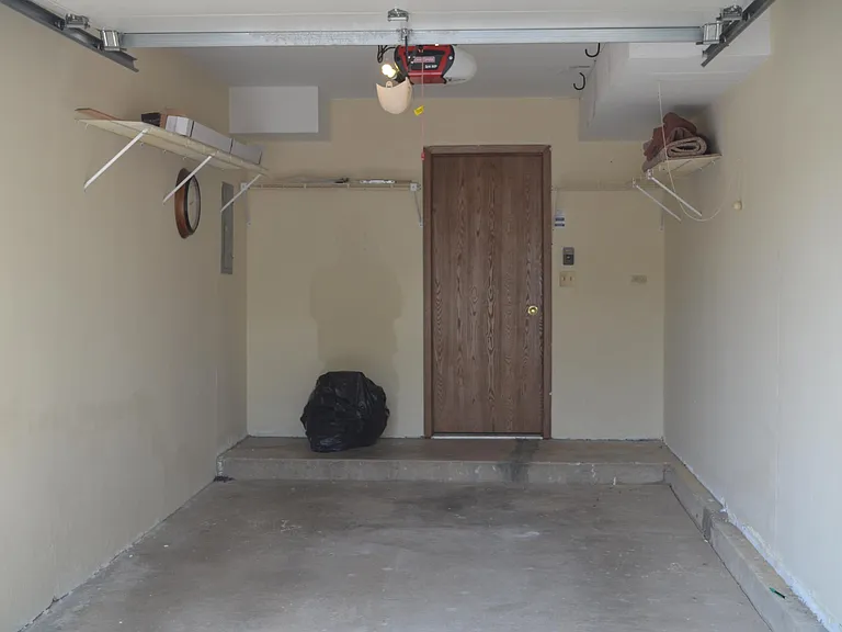 2100 Southwind Cir — Photo 7