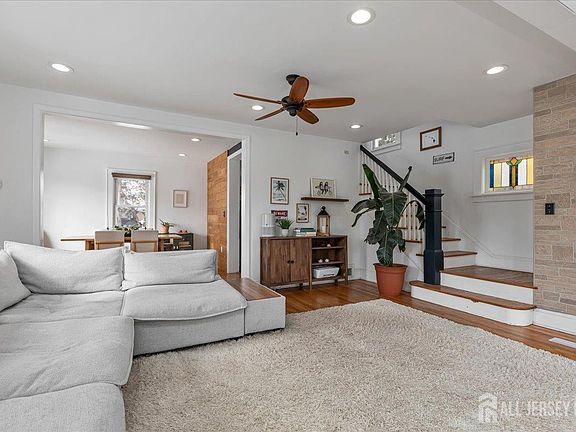 4th image of 1044 Madison Hill Rd