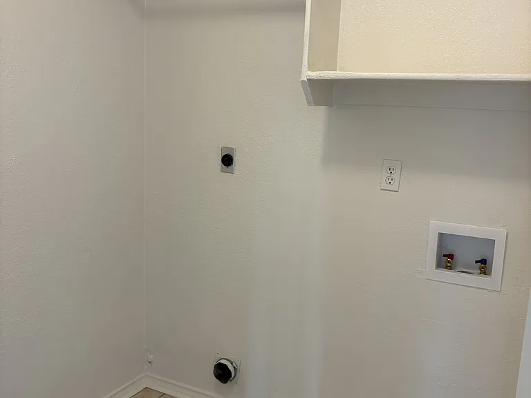 1415 Vanderbilt Ln — Photo 11