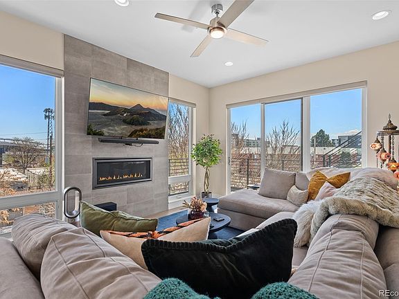 3rd image of 1718 Hooker Street
