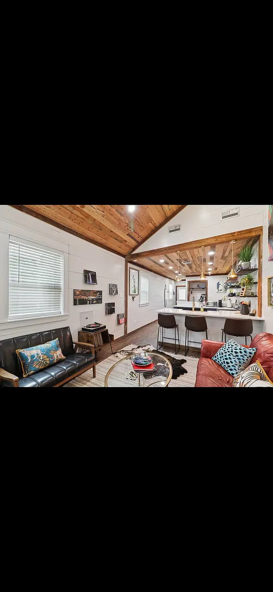 Building Photo - 417 Bellecastle St