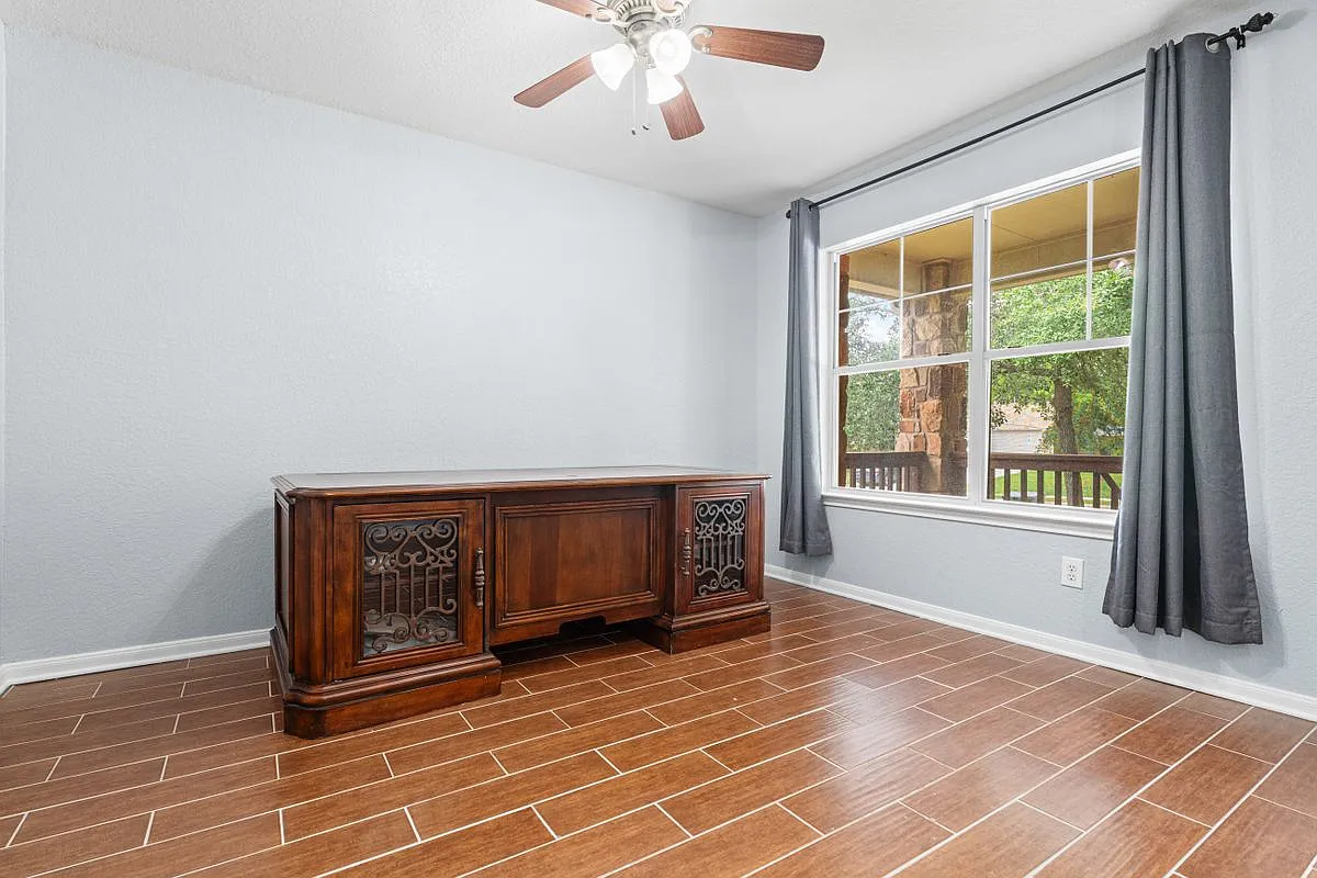 4 bed, 2.0 bath, 1825 sqft, $2,200 — Photo 3