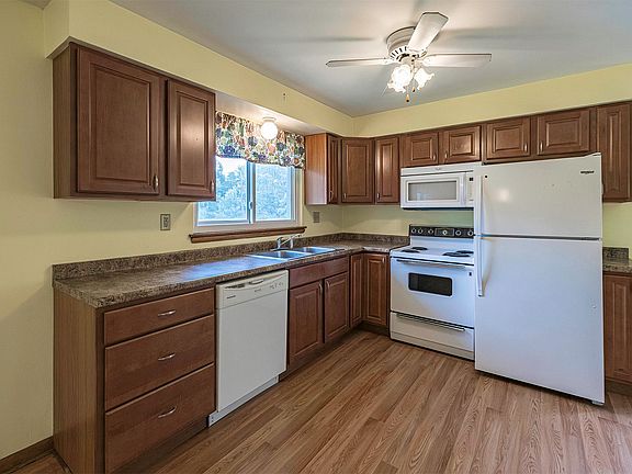3rd image of 171 Young Rd