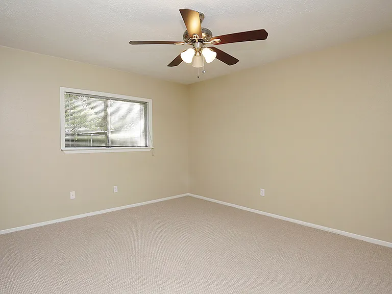 12706 Monaco Rd — Photo 8