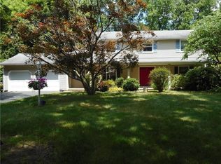 8 Landmark Ln, Pittsford, NY 14534