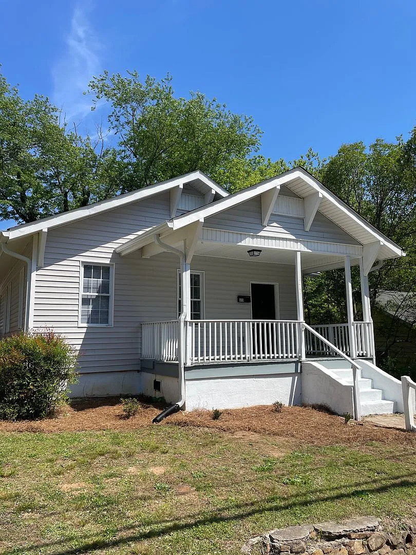 809 N Graham Avenue — Photo 1