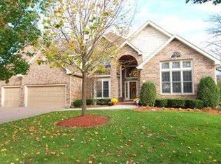 7600 Bittersweet Dr, Gurnee, IL 60031