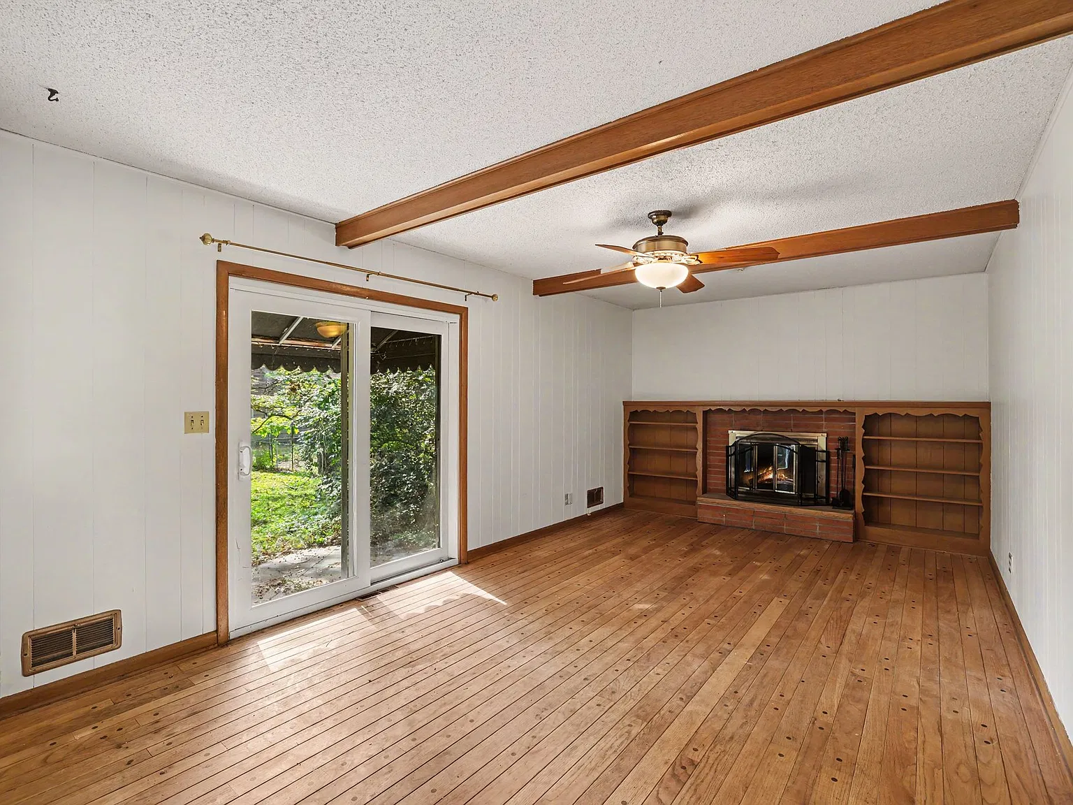 5 bed, 2500 sqft, $3,000 — Photo 3