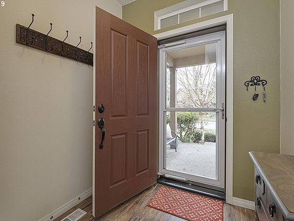 3rd image of 4541 SE Satinwood St