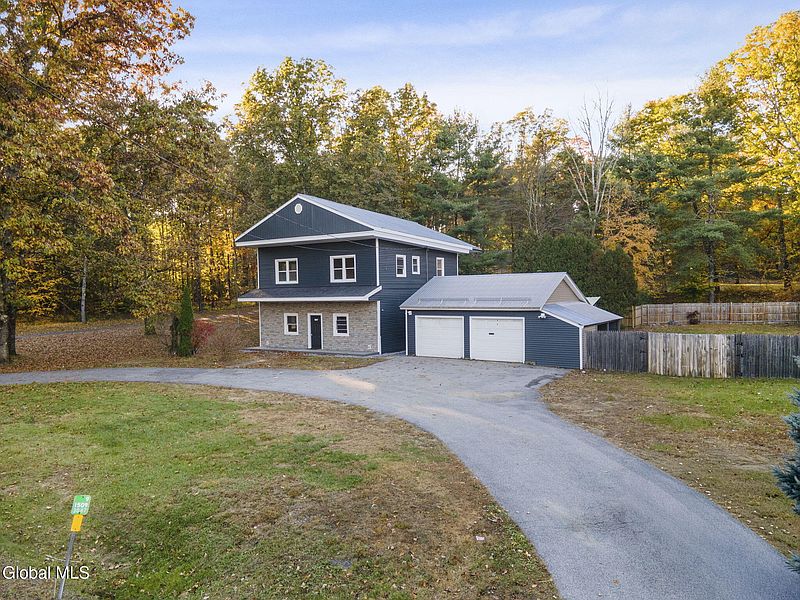 4th image of 1069 Saratoga Road