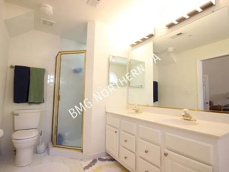 2304 N Greenbrier Ct #206 — Photo 16