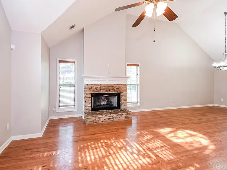 301 Saddle Wood Dr — Photo 7