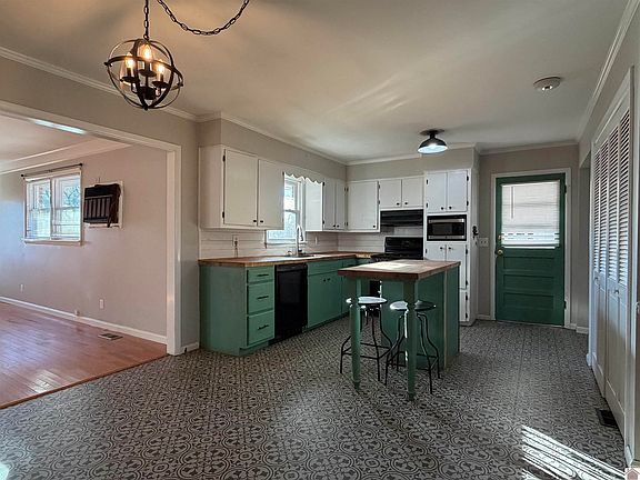 4th image of 307 Maple St