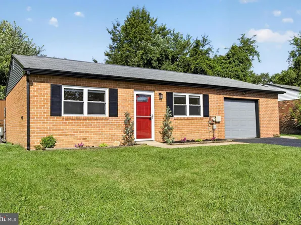 18 Defoe Cir, Newark, DE 19702