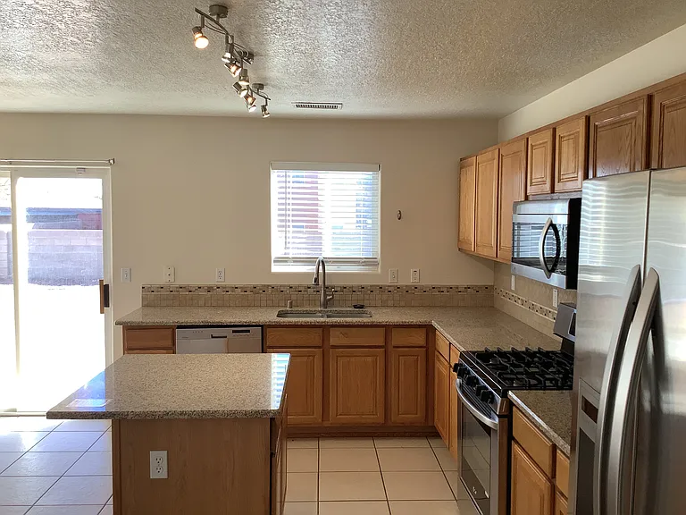 5726 Quay Dr NE — Photo 2