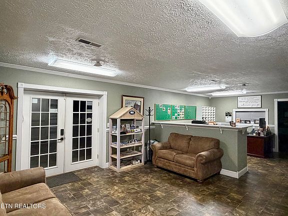 4th image of 1165 Towestring Rd
