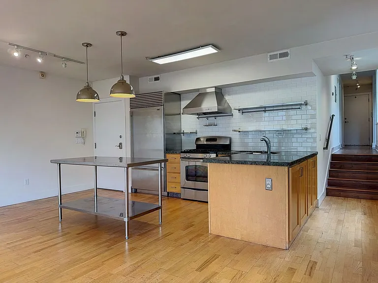 1171 Oak St #4 — Photo 15