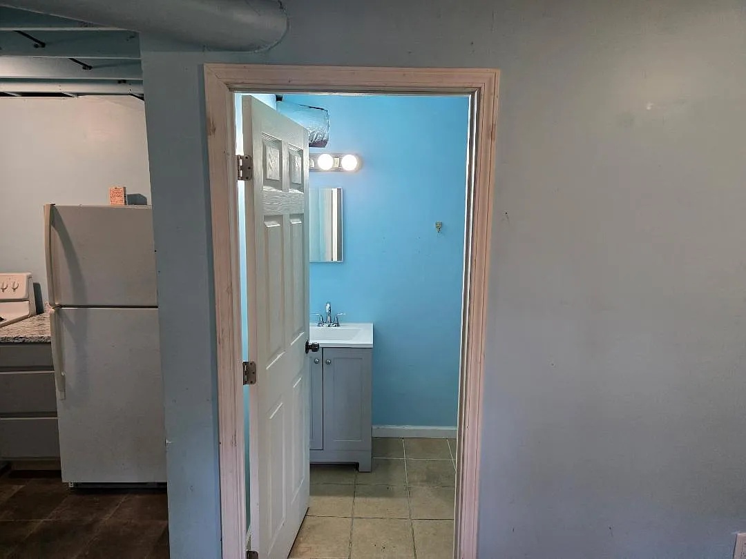 Studio, 600 sqft, $1,050 — Photo 2