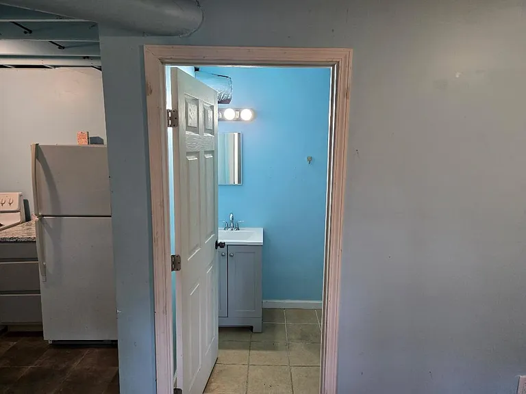 957 Martha Dr #B — Photo 2