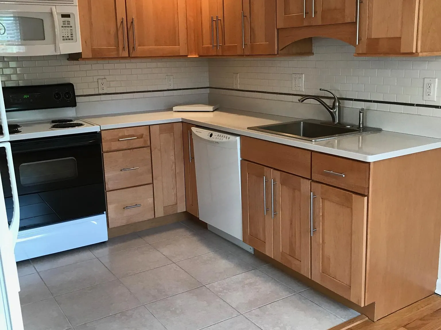 2 bed, 985 sqft, $2,500 — Photo 4