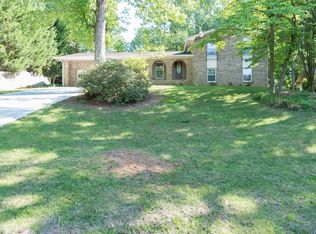 2587 W Fontainebleau Ct, Dunwoody, GA 30360