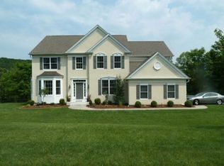 8 Stone Ridge Dr, Ringwood, NJ 07456