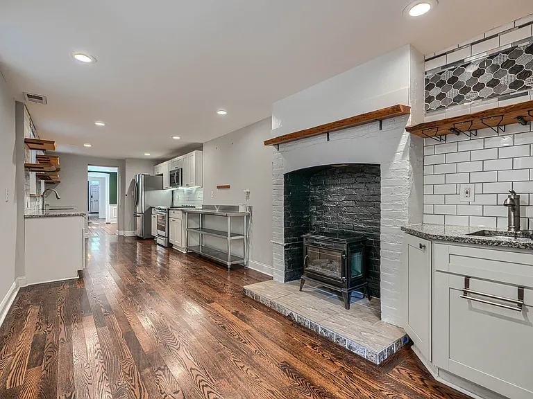 214 Warren Ave — Photo 10