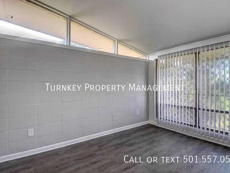 4700 Lynn Ln #D — Photo 4