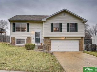 2934 Lone Tree Rd, Bellevue, NE 68123