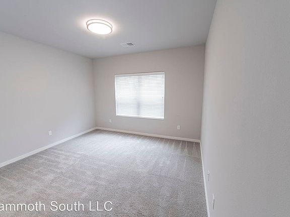 4th image of N63W23217 Main St Unit 200