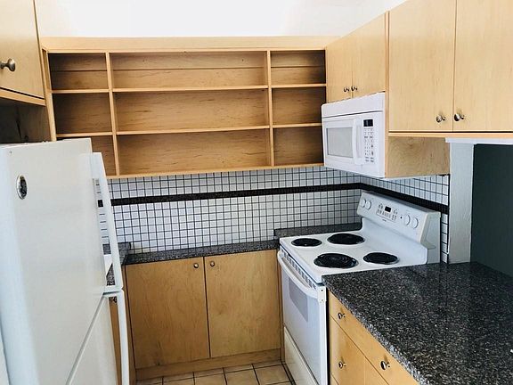 4th image of 1100 S Lake Dr APT 12